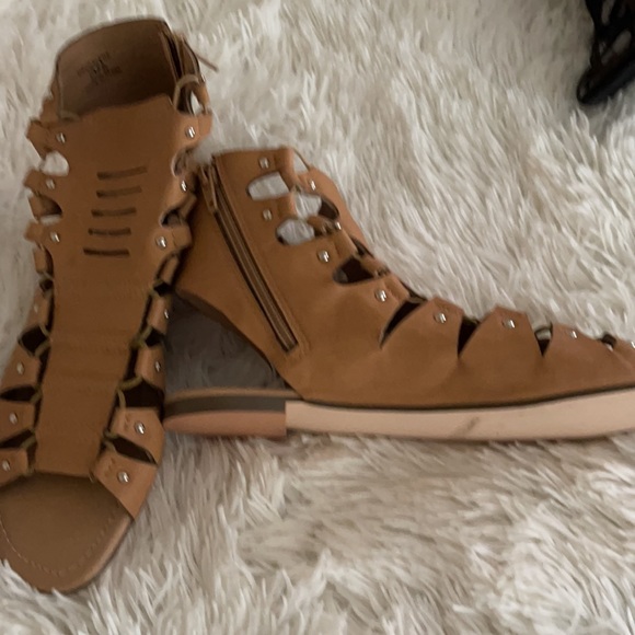 Sandals - Picture 2 of 5